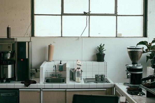 Choisir la Machine à Café Idéale pour Votre Bureau : Le Guide Complet