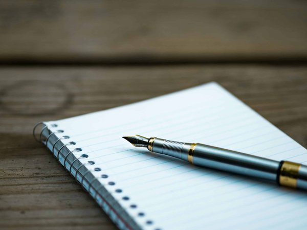 Les Secrets d'une Écriture Fluide: Le Choix du Stylo Plume Parfait