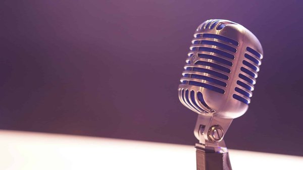 Choisir le Microphone Idéal pour Votre Prochaine Conférence : Conseils et Recommandations