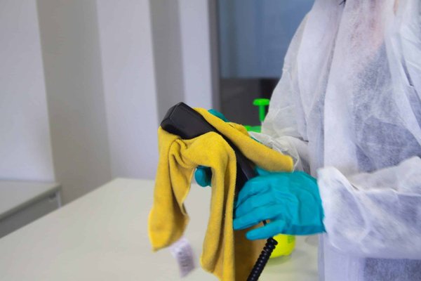Guide complet pour une désinfection efficace des bureaux : Préservez la santé de votre équipe